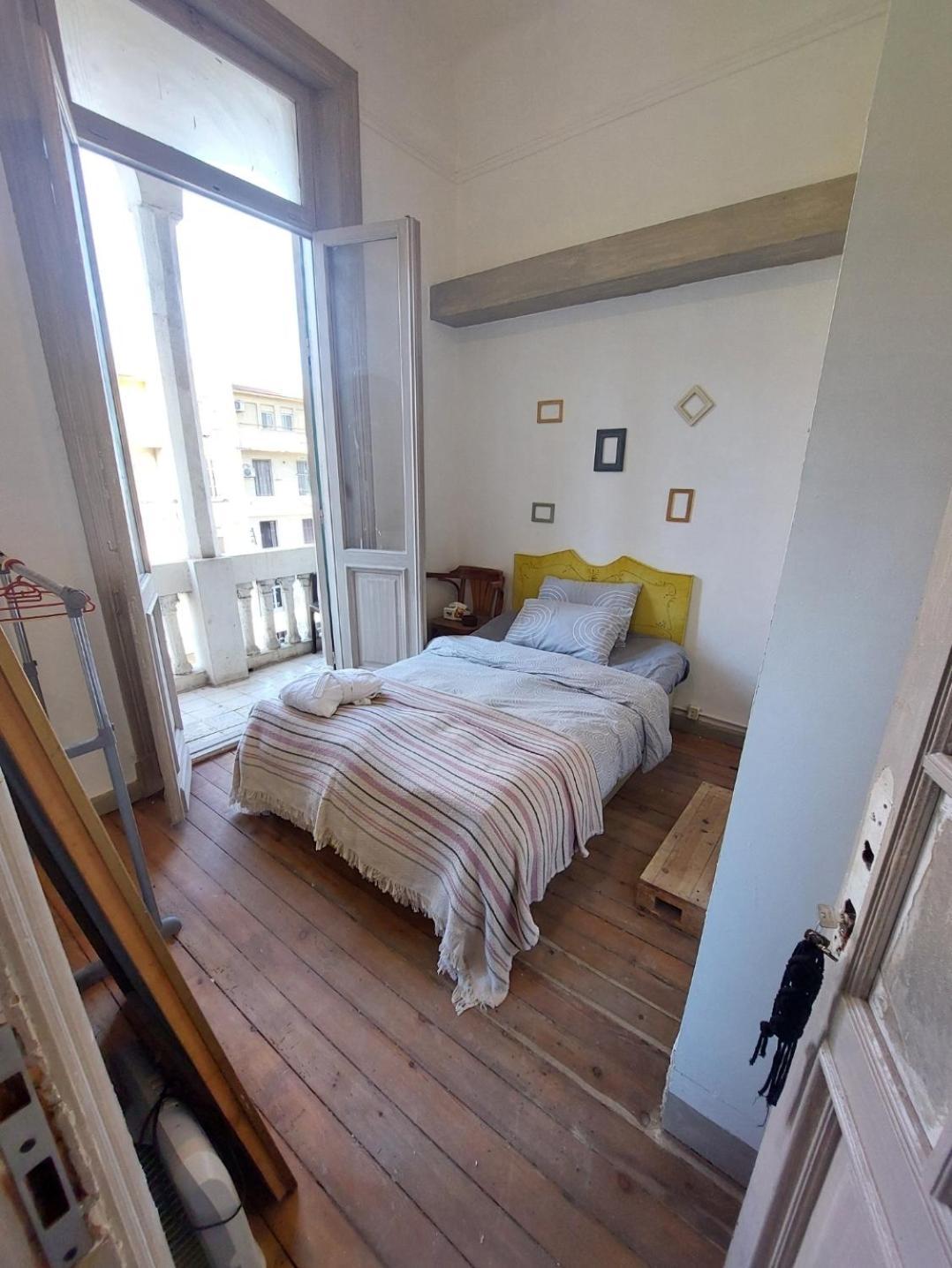 Arab Hostel, Welcoming All Solo And Groups Travellers But, Unmarried Couples Not Allowed อเล็กซานเดรีย ภายนอก รูปภาพ