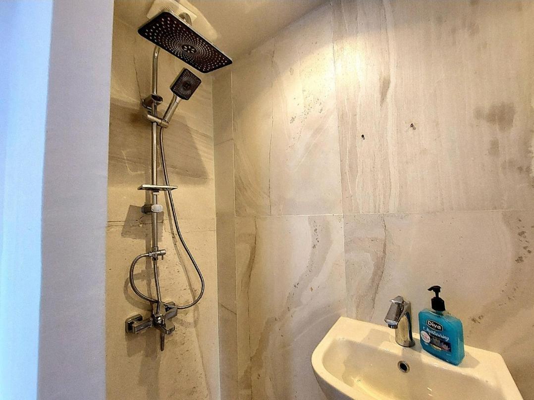Arab Hostel, Welcoming All Solo And Groups Travellers But, Unmarried Couples Not Allowed อเล็กซานเดรีย ภายนอก รูปภาพ