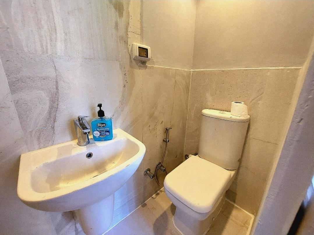 Arab Hostel, Welcoming All Solo And Groups Travellers But, Unmarried Couples Not Allowed อเล็กซานเดรีย ภายนอก รูปภาพ