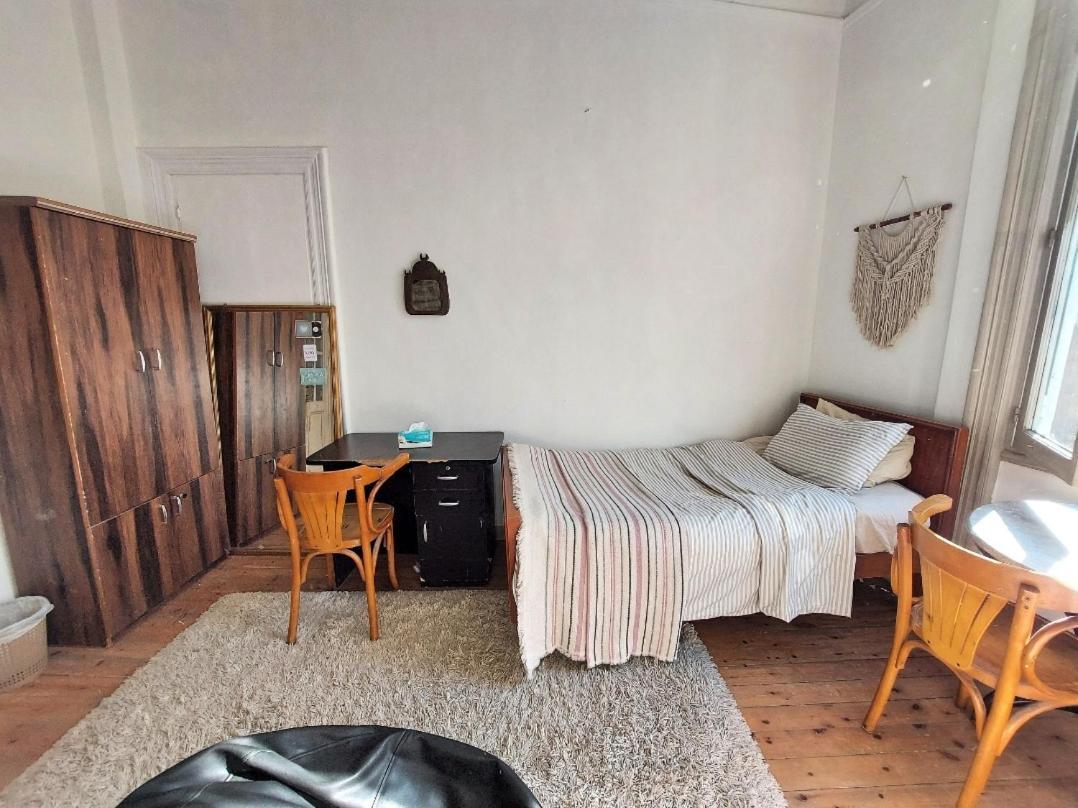 Arab Hostel, Welcoming All Solo And Groups Travellers But, Unmarried Couples Not Allowed อเล็กซานเดรีย ภายนอก รูปภาพ