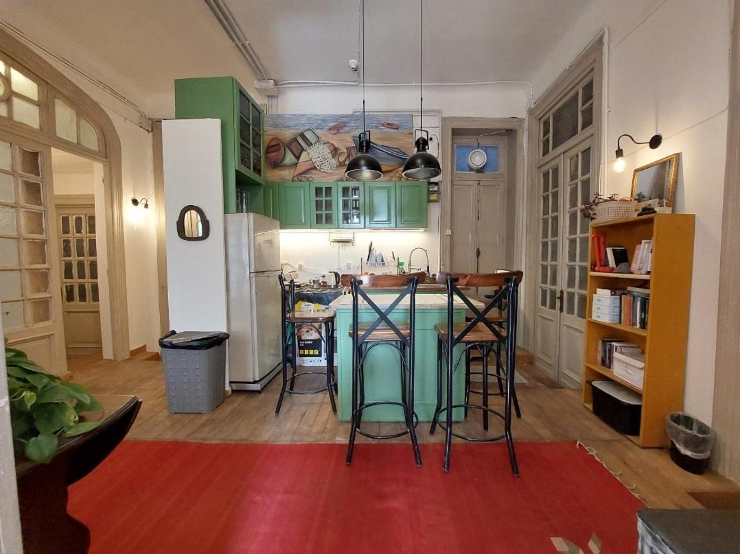 Arab Hostel, Welcoming All Solo And Groups Travellers But, Unmarried Couples Not Allowed อเล็กซานเดรีย ภายนอก รูปภาพ