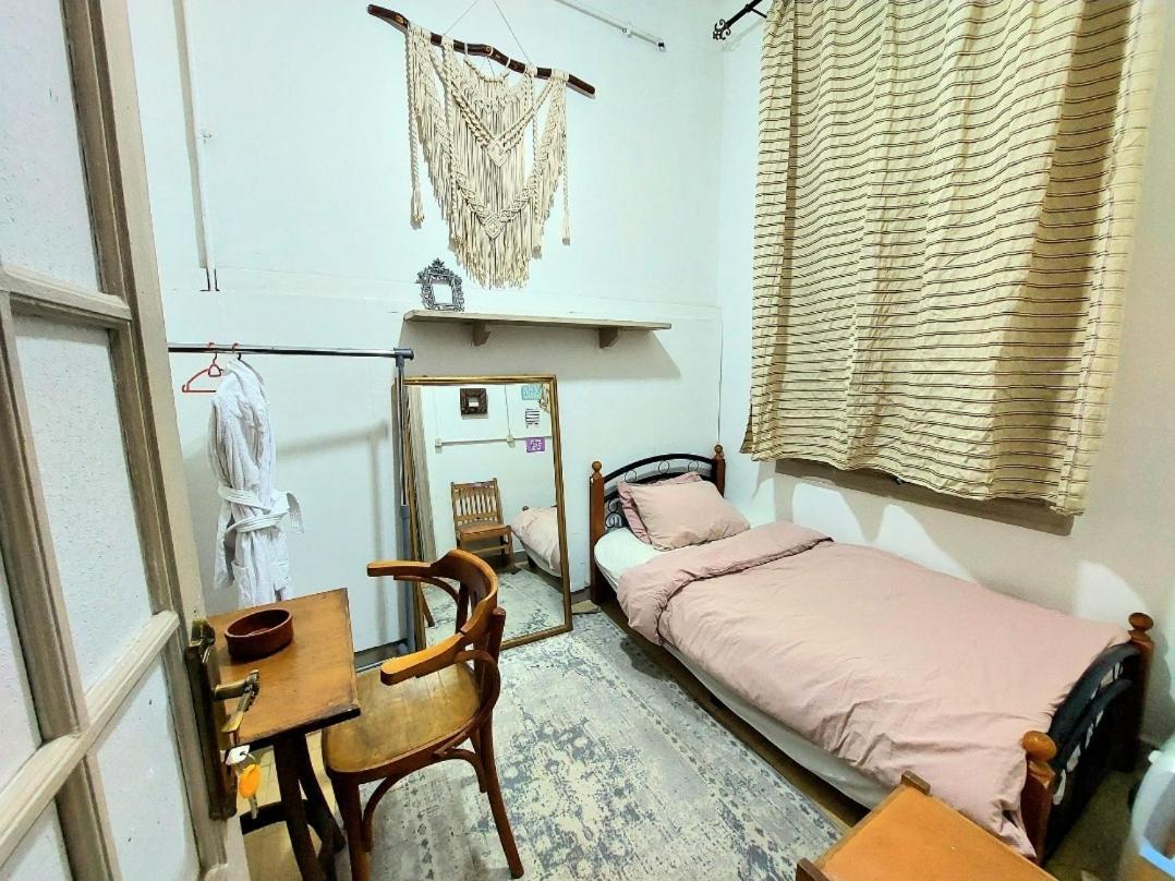 Arab Hostel, Welcoming All Solo And Groups Travellers But, Unmarried Couples Not Allowed อเล็กซานเดรีย ภายนอก รูปภาพ