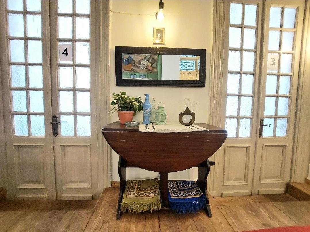 Arab Hostel, Welcoming All Solo And Groups Travellers But, Unmarried Couples Not Allowed อเล็กซานเดรีย ภายนอก รูปภาพ