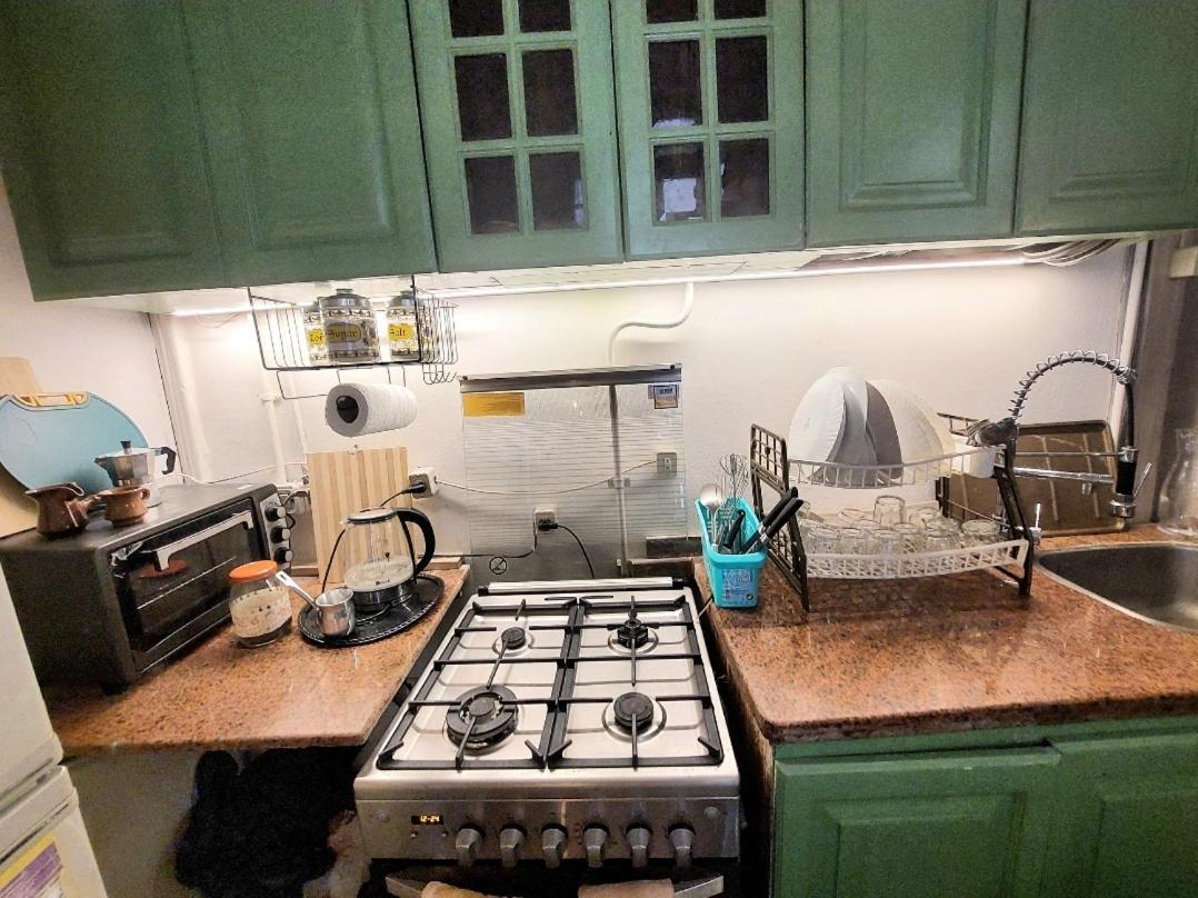 Arab Hostel, Welcoming All Solo And Groups Travellers But, Unmarried Couples Not Allowed อเล็กซานเดรีย ภายนอก รูปภาพ
