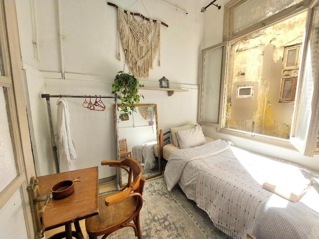 Arab Hostel, Welcoming All Solo And Groups Travellers But, Unmarried Couples Not Allowed อเล็กซานเดรีย ภายนอก รูปภาพ