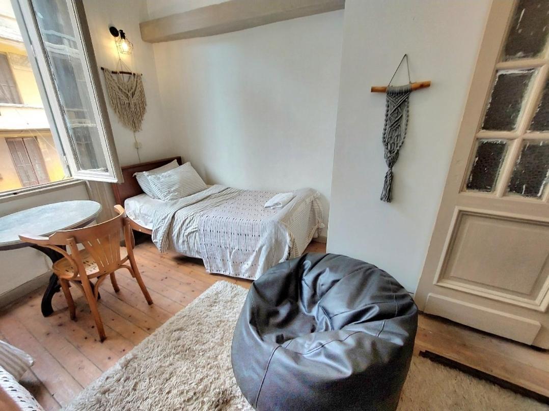 Arab Hostel, Welcoming All Solo And Groups Travellers But, Unmarried Couples Not Allowed อเล็กซานเดรีย ภายนอก รูปภาพ