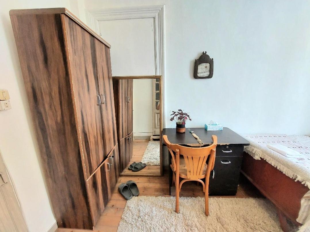 Arab Hostel, Welcoming All Solo And Groups Travellers But, Unmarried Couples Not Allowed อเล็กซานเดรีย ภายนอก รูปภาพ