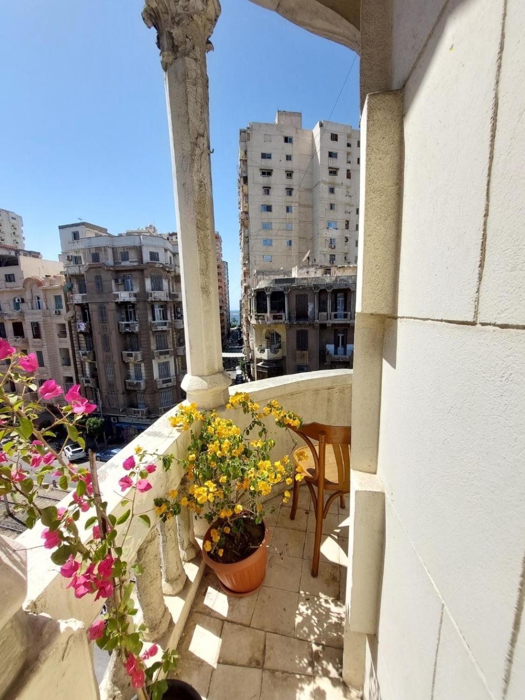 Arab Hostel, Welcoming All Solo And Groups Travellers But, Unmarried Couples Not Allowed อเล็กซานเดรีย ภายนอก รูปภาพ