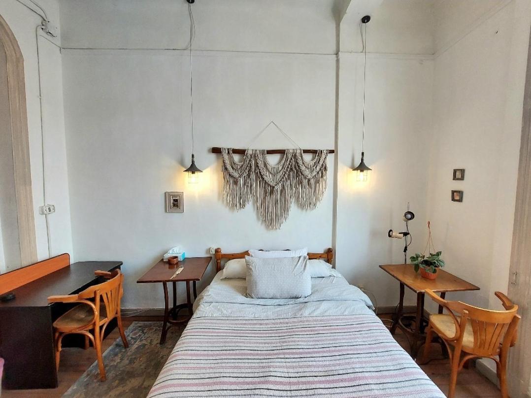 Arab Hostel, Welcoming All Solo And Groups Travellers But, Unmarried Couples Not Allowed อเล็กซานเดรีย ภายนอก รูปภาพ