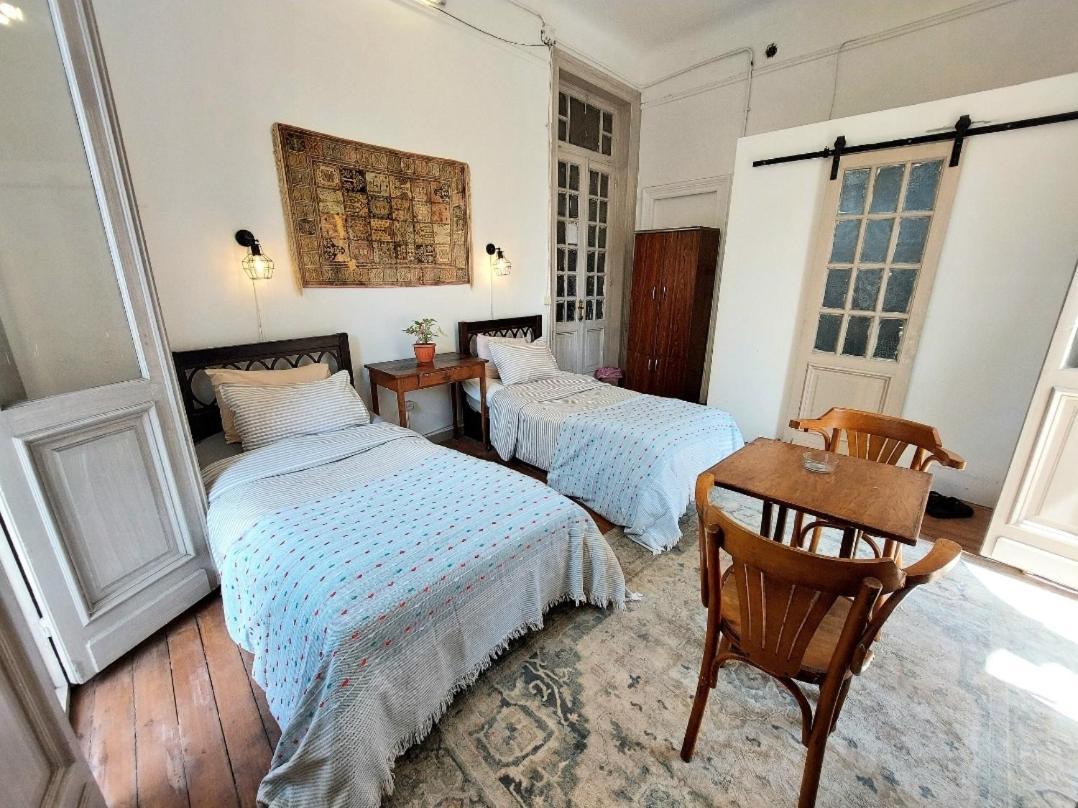 Arab Hostel, Welcoming All Solo And Groups Travellers But, Unmarried Couples Not Allowed อเล็กซานเดรีย ภายนอก รูปภาพ